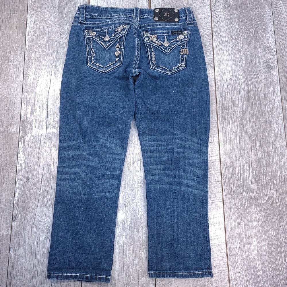 Miss Me Boyfriend Capri Jeans Womens Size 27 Blue Wash Embroidered Embellished - Picture 2 of 9